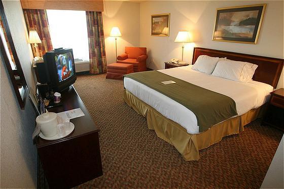 Holiday Inn Express & Suites - Worthington, An Ihg Hotel Номер фото